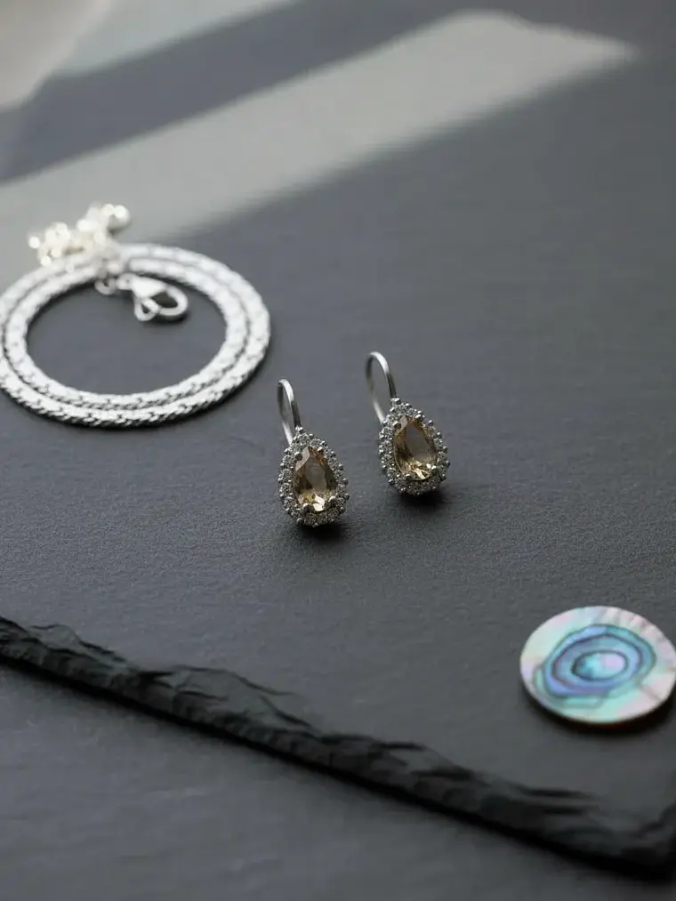 Aretes en Forma de Gota Con Sultanita y Circones 1