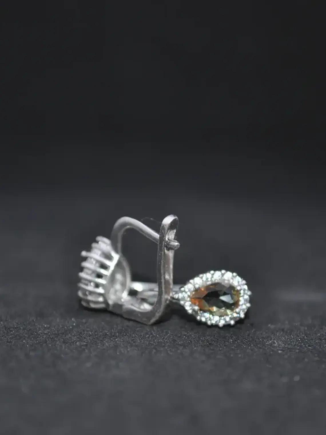 Aretes en Forma de Gota Con Sultanita y Circones 3