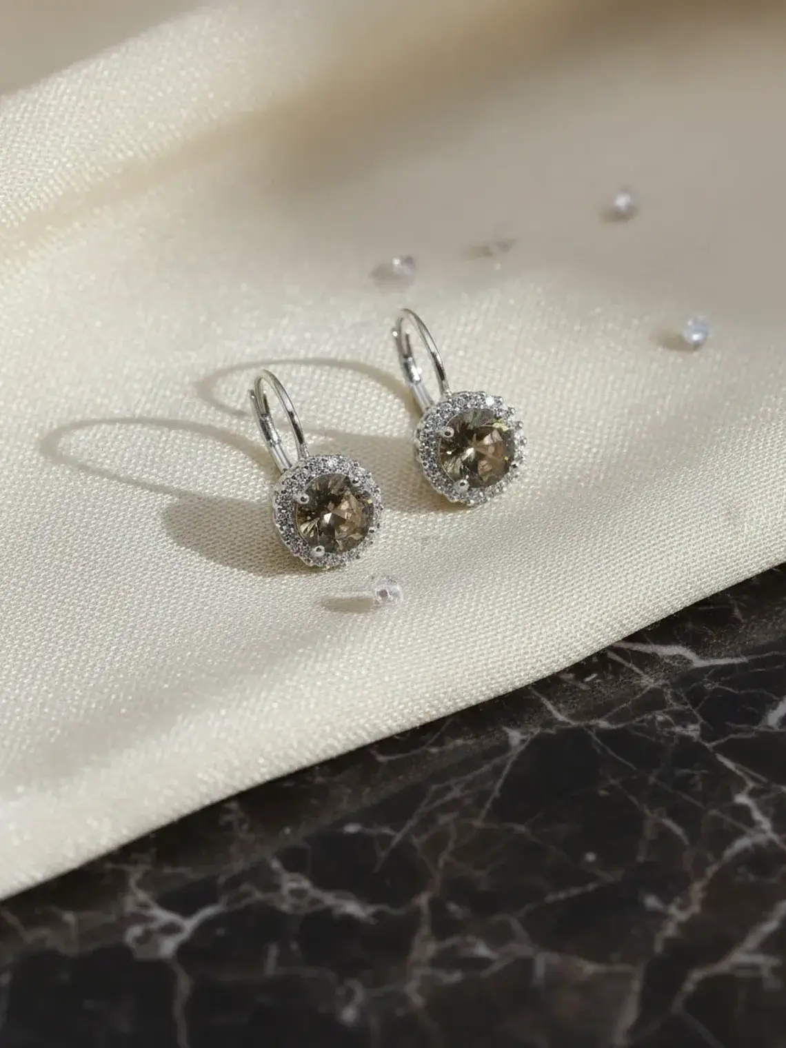 Aretes Redondos Pequeños Con Piedra Sultanita Y Circones 1