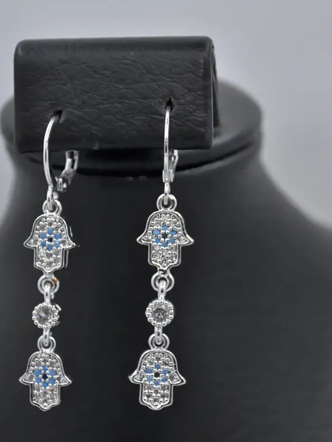 Aretes Largos de Mano y Ojo Turco con Circones Azules y Blancos 2