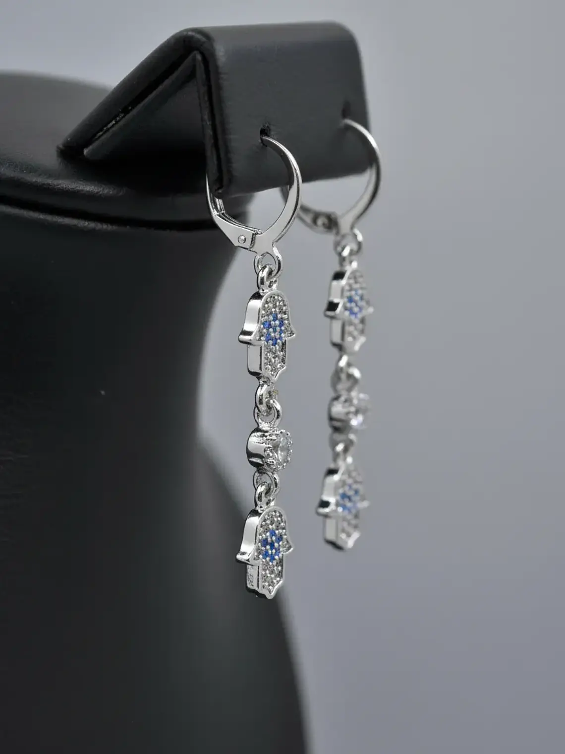 Aretes Largos de Mano y Ojo Turco con Circones Azules y Blancos 3