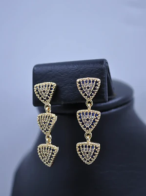 Aretes Largos Dorados Triángulo Con Circones Azules
