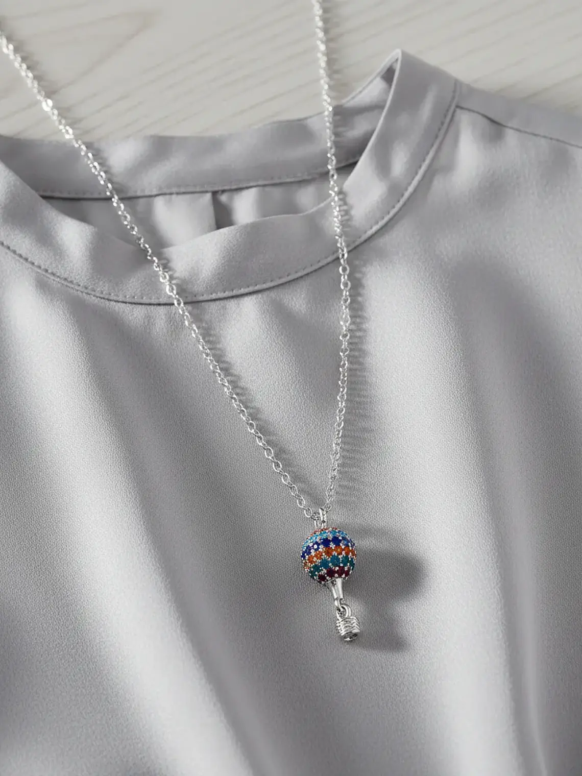 Collar Dije Globo Aerostático Cristales Multicolor 4