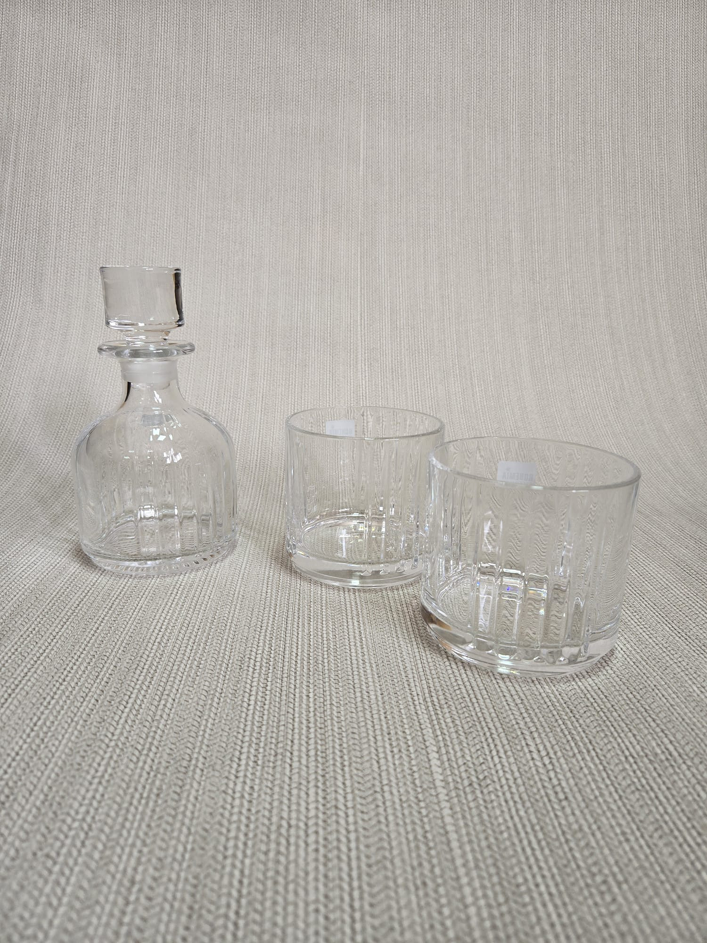 Garrafa com copos integrados - Celestalis 2