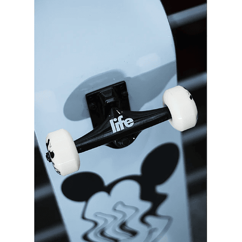 Pro Mickey Mad White 7.75"