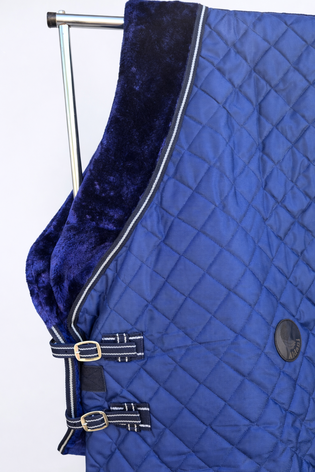 Capa de Establo 420D con Forro de Piel Sintética – 200 g 4