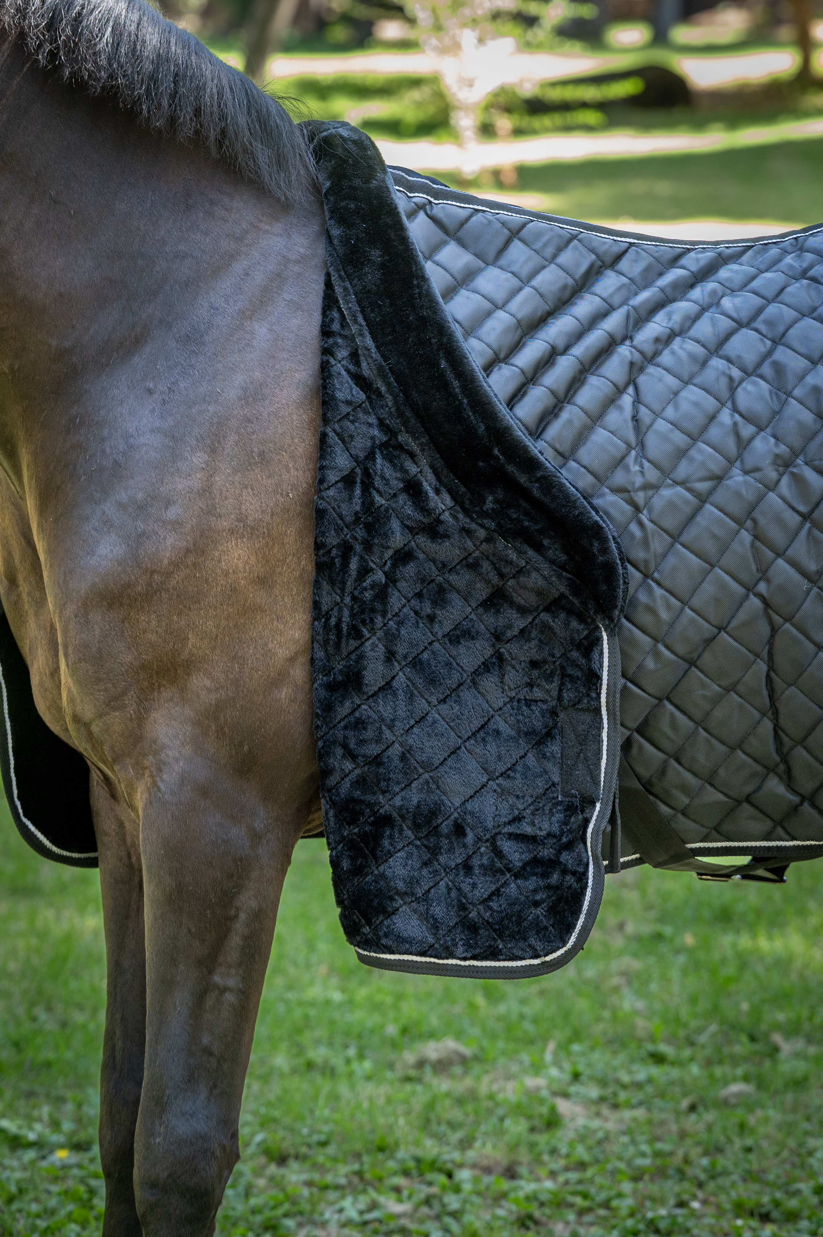 Capa de Establo 420D con Forro de Piel Sintética – 200 g 2