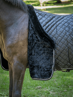 Capa de Establo 420D con Forro de Piel Sintética – 200 g