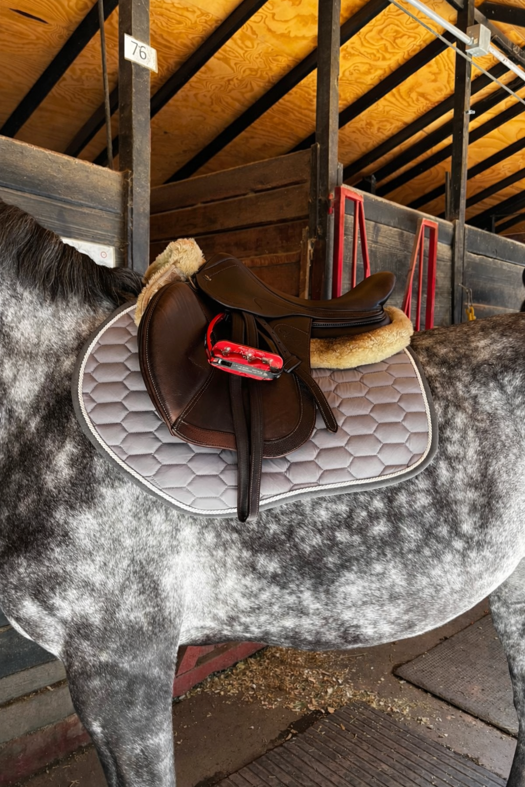 Mandil de Salto Gris con Cordón Blanco 1