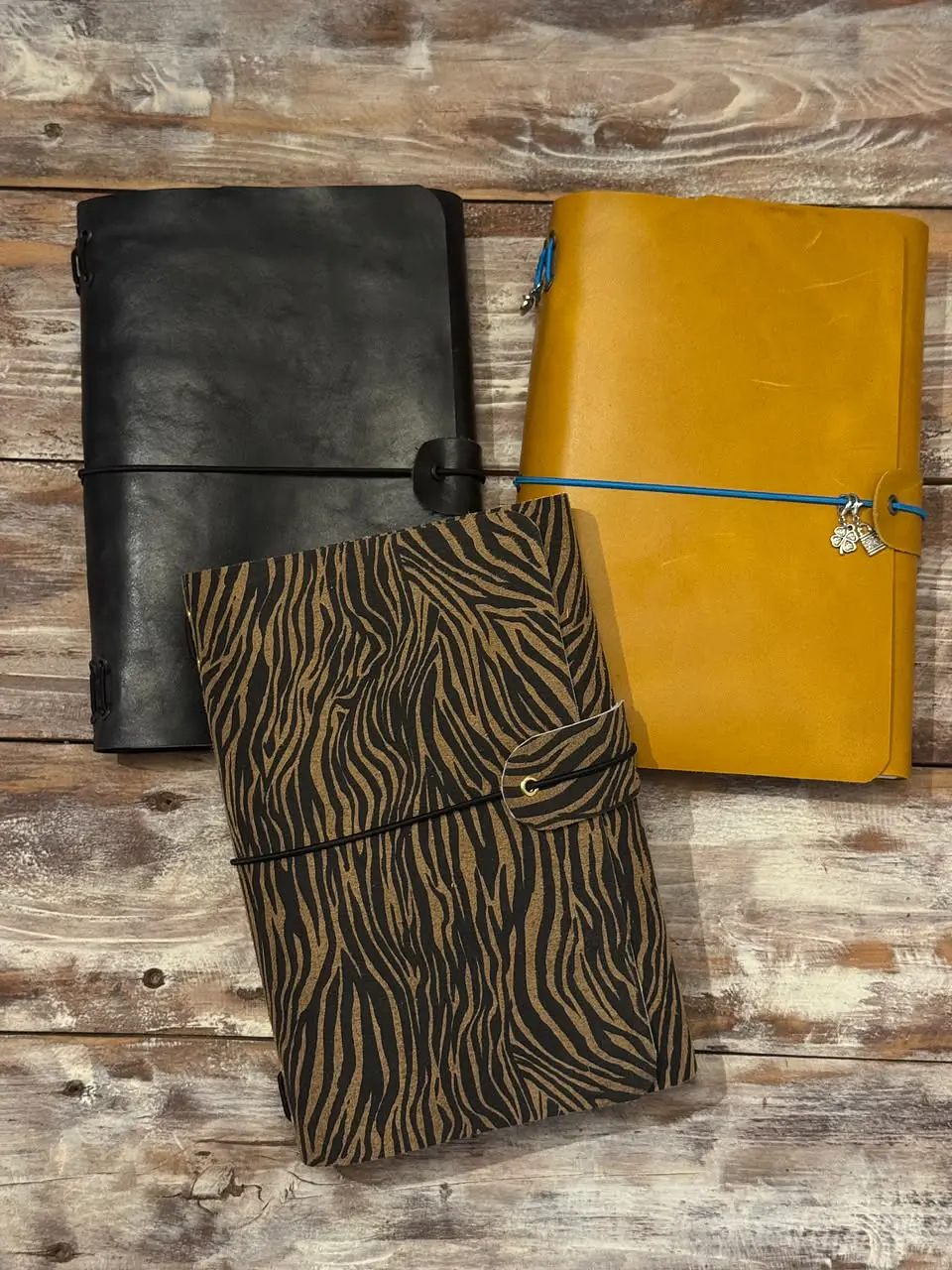 Journal Tamaño A5 (14,8 x 21 cm) + 3 Libretas incluidas 11