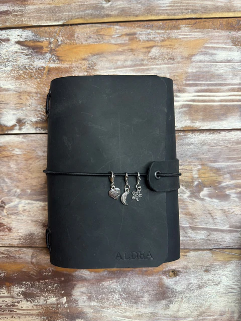Journal Tamaño A6 (10,5 x 14,8 cm) + 3 Libretas Incluidas