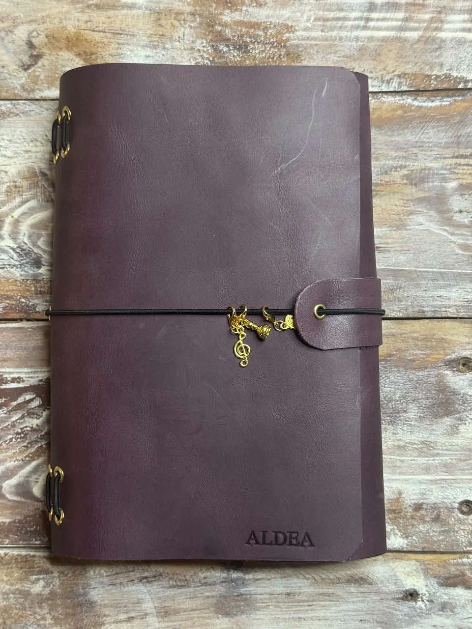 Journal Tamaño A6 (10,5 x 14,8 cm) + 3 Libretas Incluidas 12