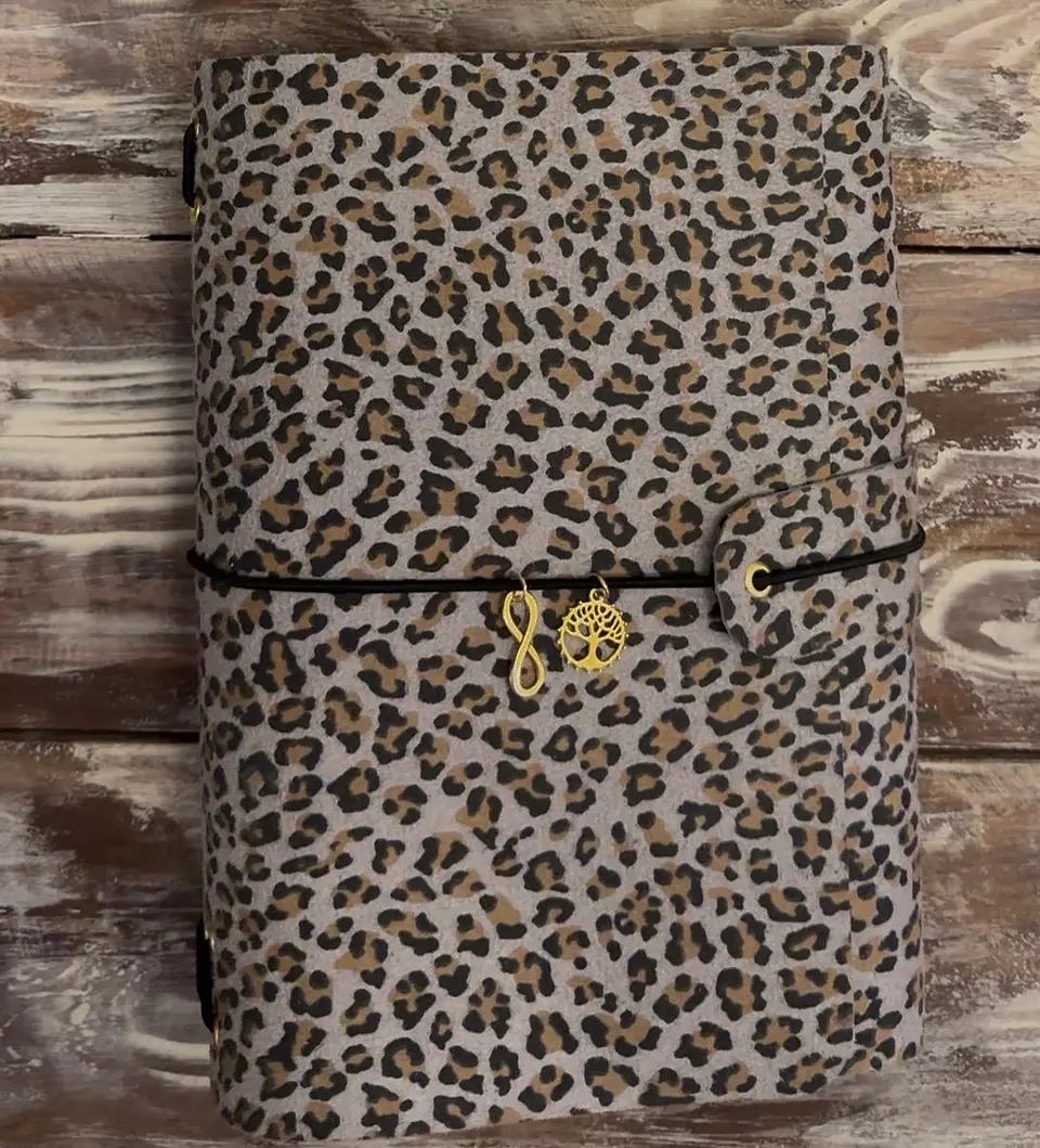 Journal Tamaño A6 (10,5 x 14,8 cm) + 3 Libretas Incluidas 16