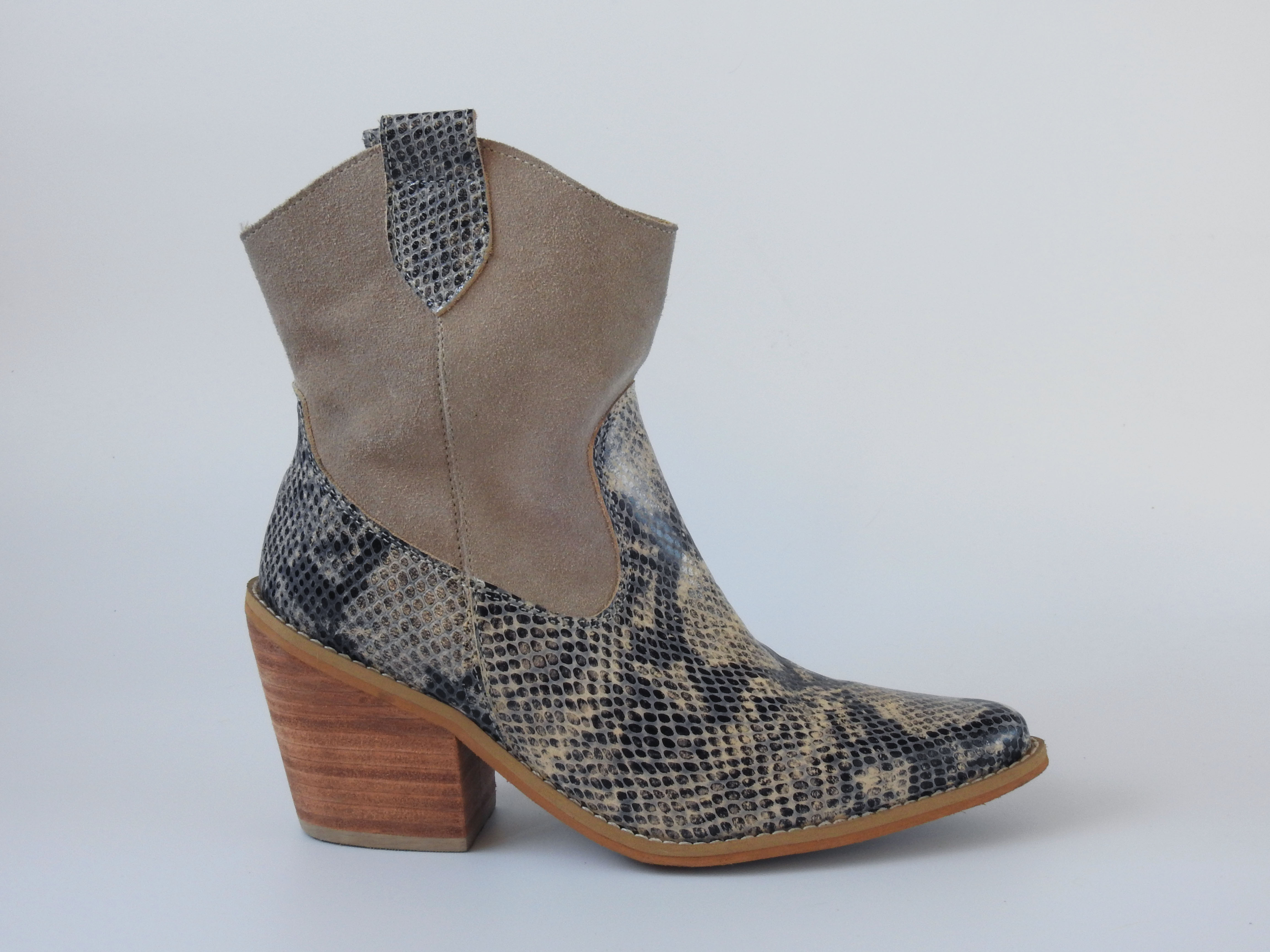 Bota Corta cuero diseño Pitón Beige
