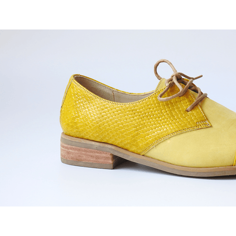 Zapato cuero amarillo, cordones y cuero 3D