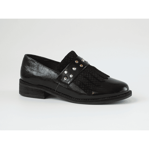 Mocasín cuero richato negro flecos y tachas