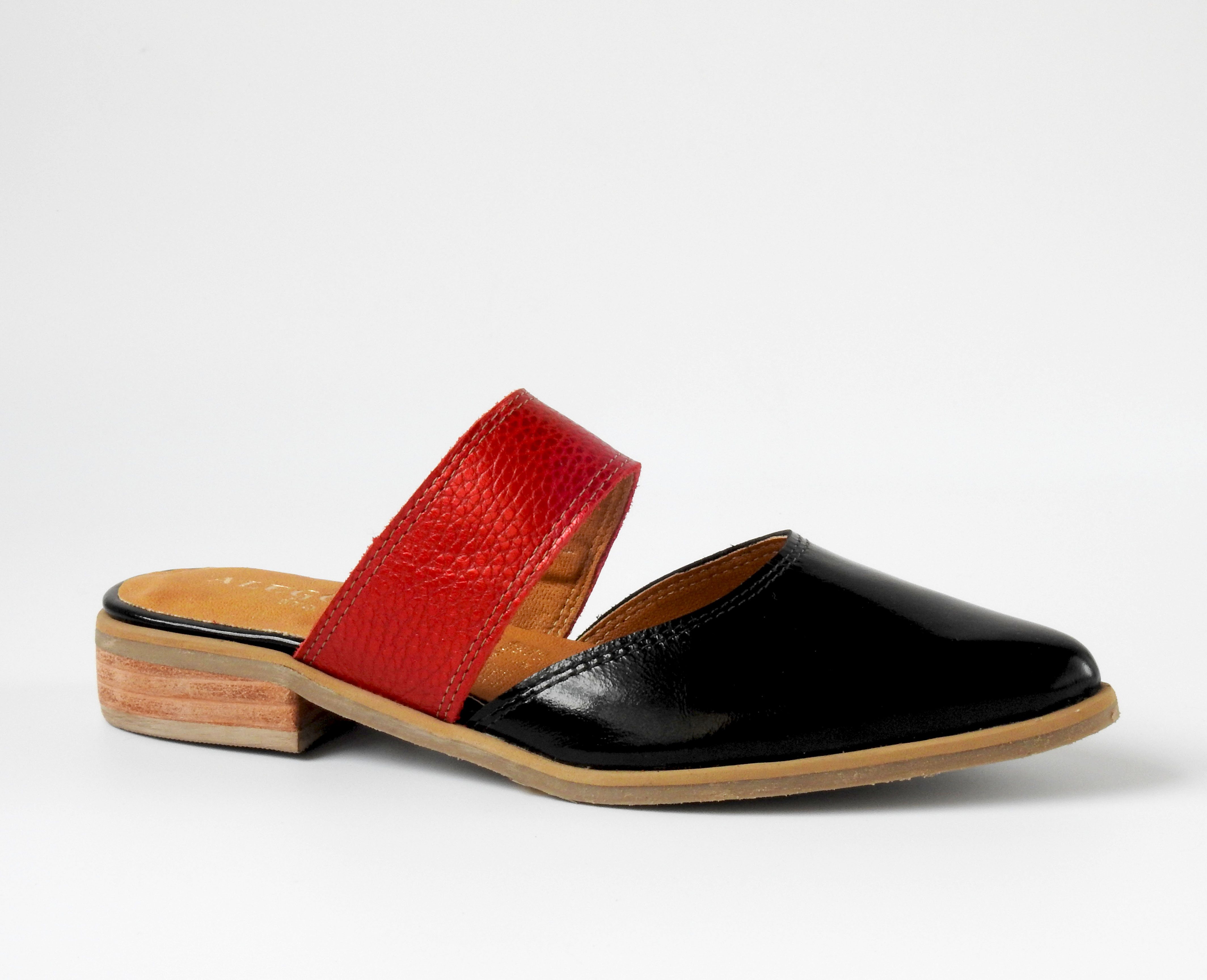 Babucha cuero richato negro y rojo