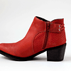 Botín modelo Gaudí cuero rojo talón diseño pitón rojo