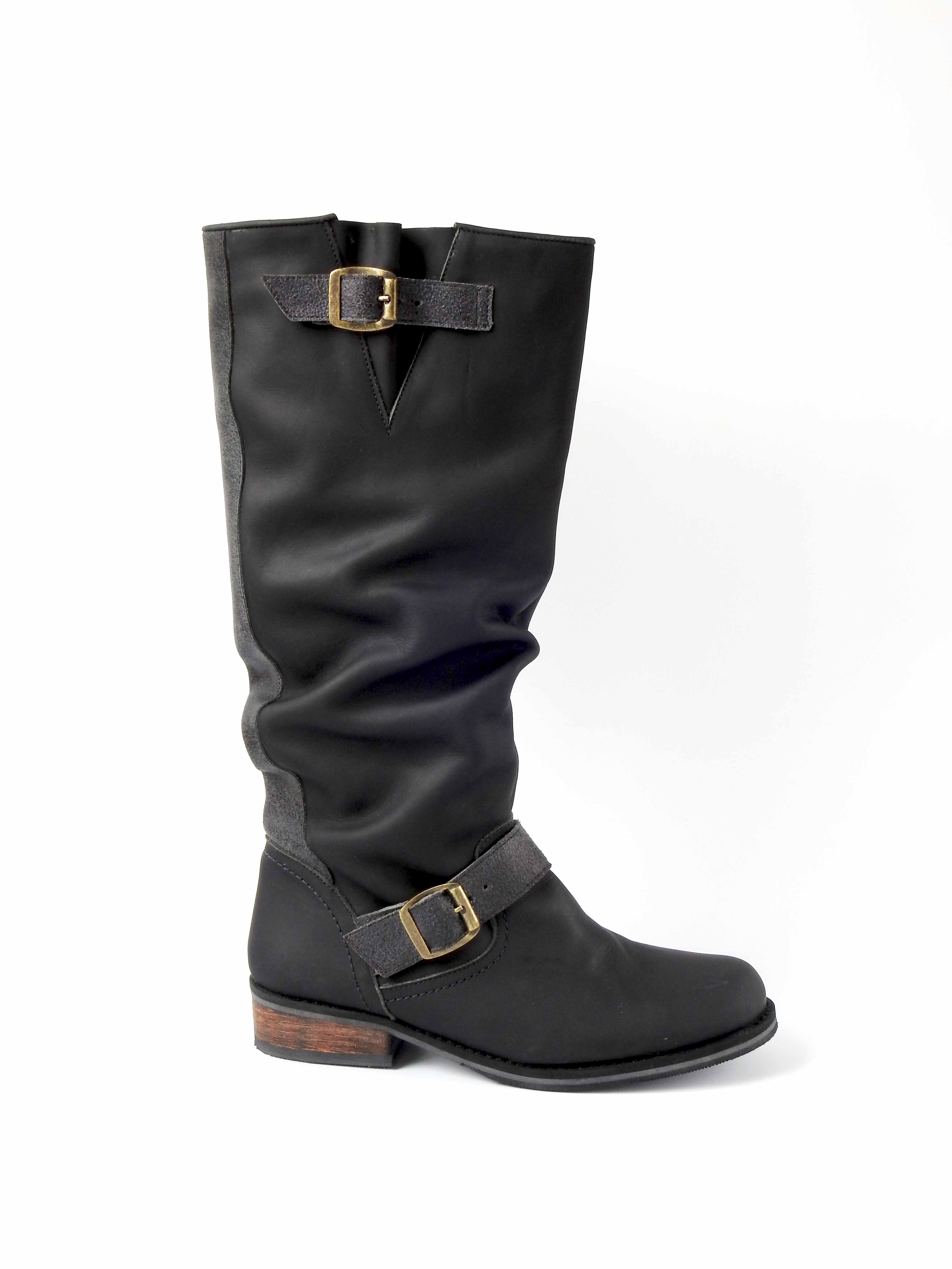 Bota cuero gris modelo motoquera