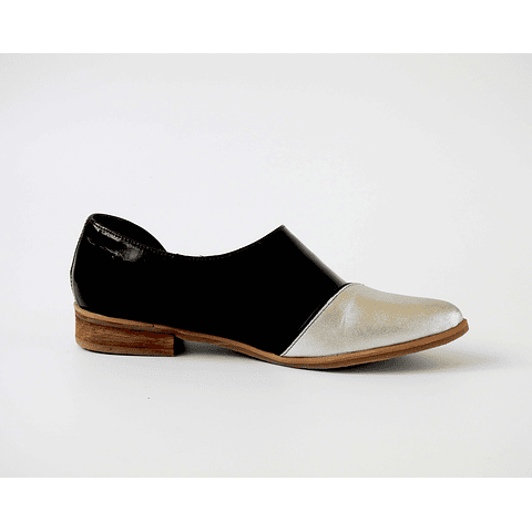 Mocasín cuero richato negro y plata