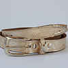 Cinturón cuero modelo pitón dorado hebilla metálica color plata