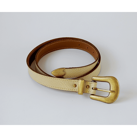 Cinturón cuero diseño pitón color crema hebilla dorada