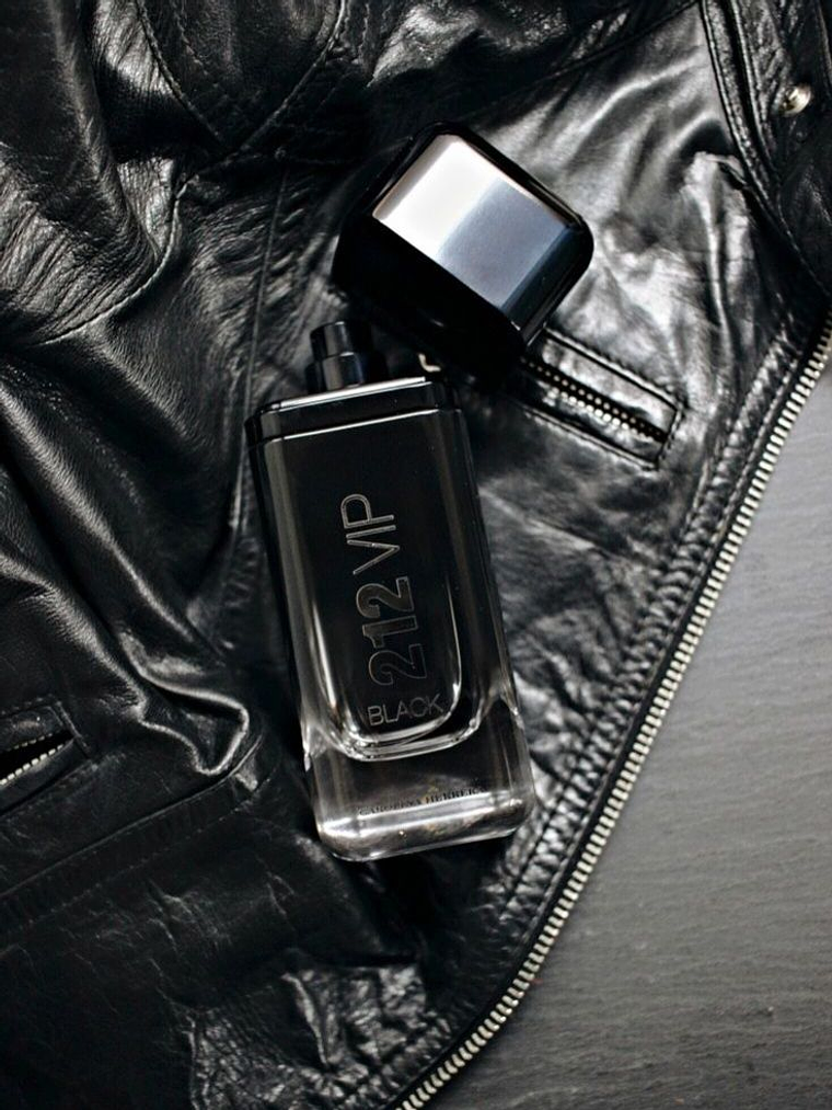 212 VIP BLACK CAROLONA HERRERA 3