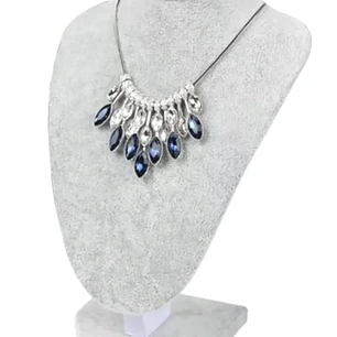 Exhibidor Cuello Alargado Grande Terciopelo Gris Para Collar