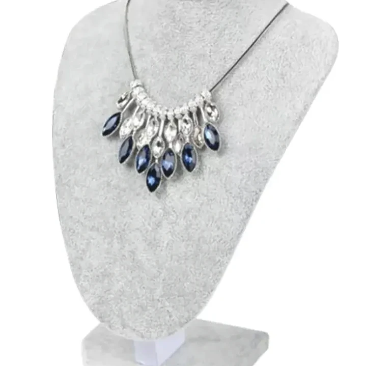 Exhibidor Cuello Alargado Grande Terciopelo Gris Para Collar 1