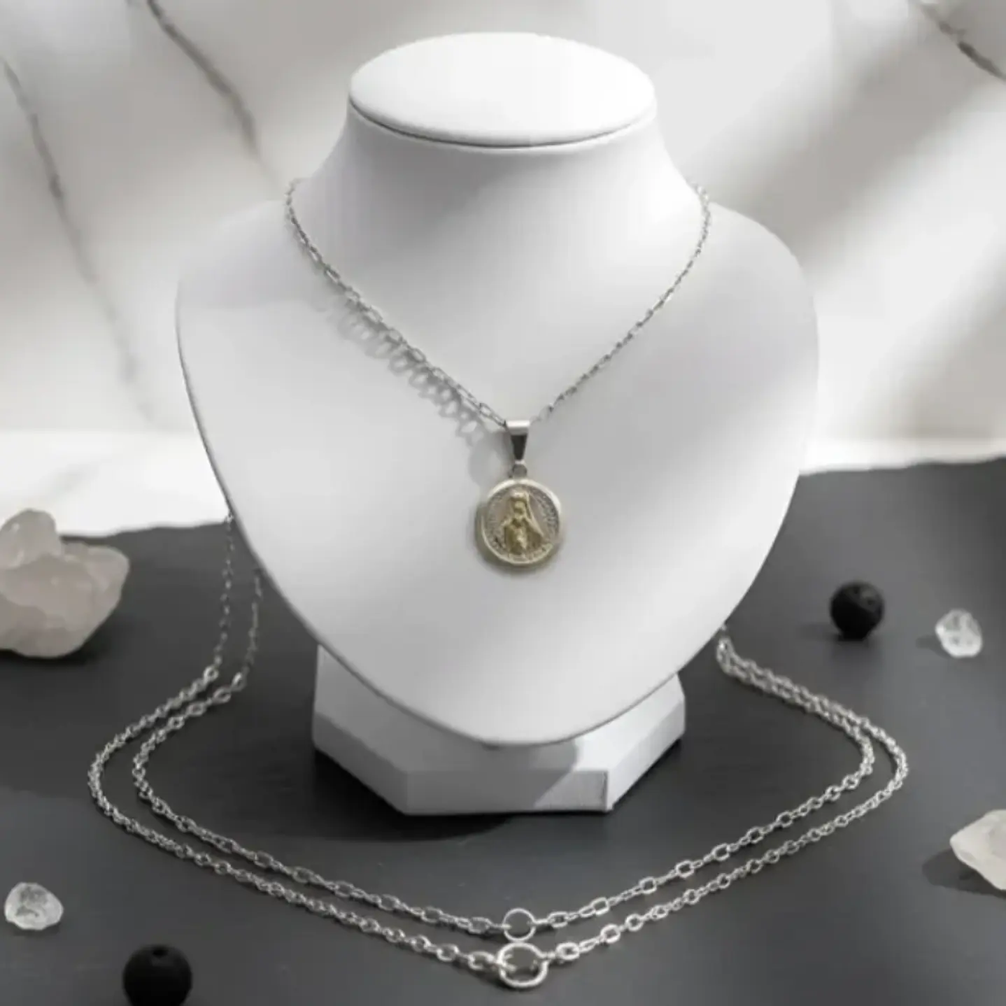 Exhibidor Cuello Redondo Chico Cuerina Blanco Collares 1