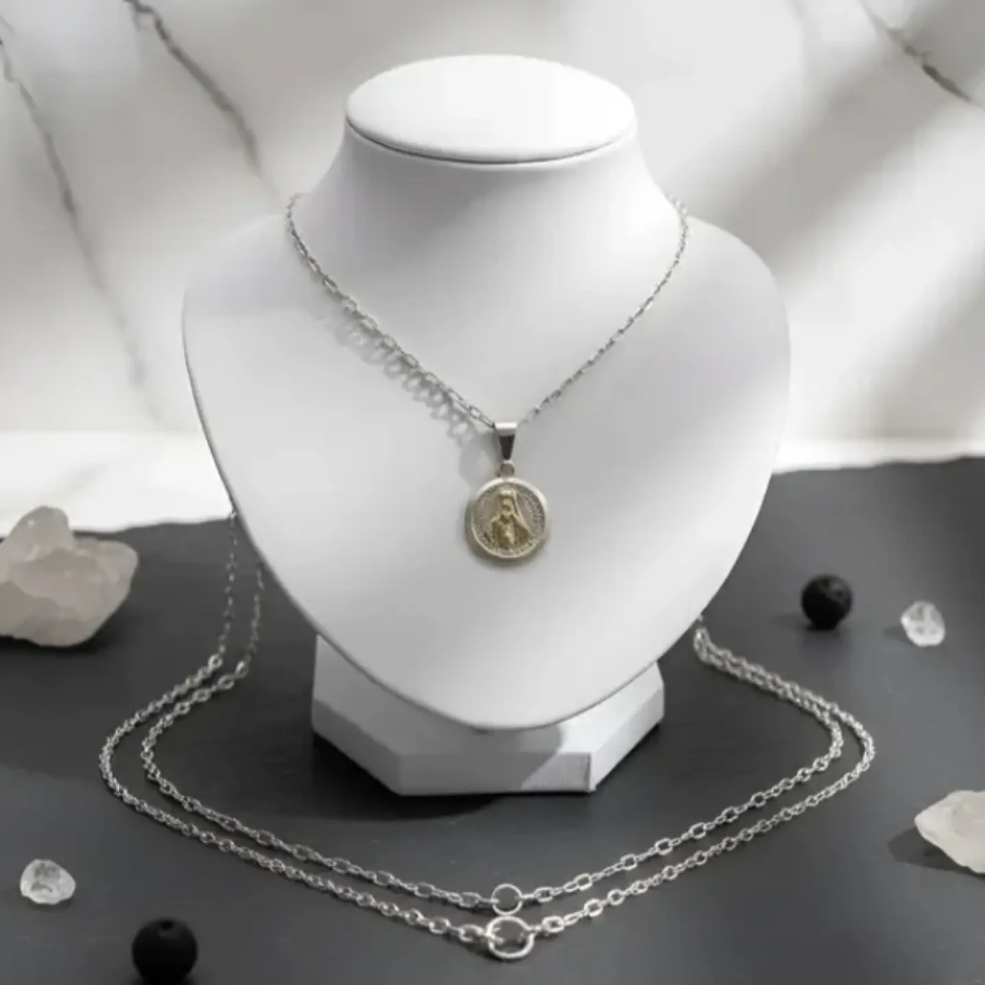 Exhibidor Cuello Redondo Chico Cuerina Blanco Collares 11