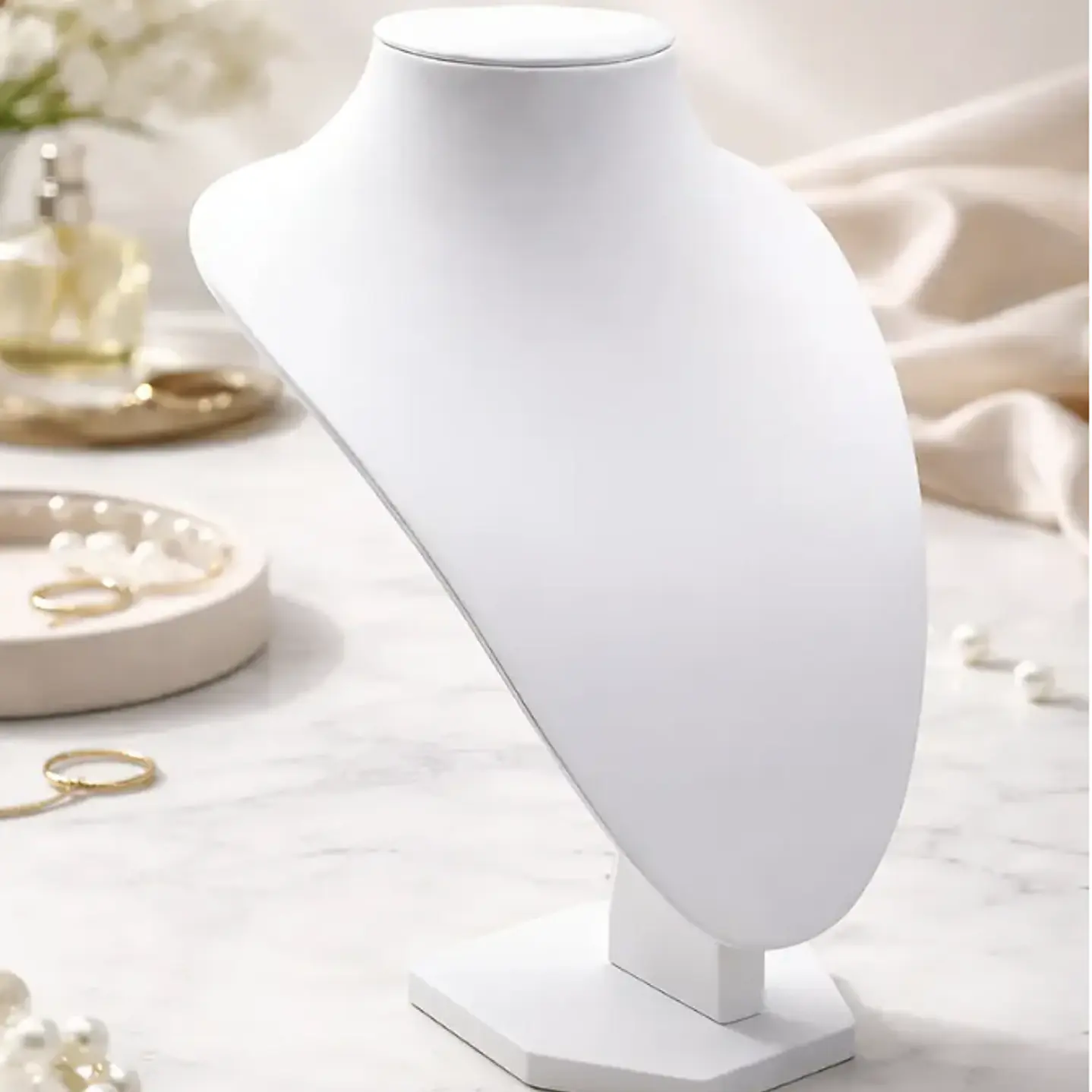 Exhibidor Cuello Alargado Grande Cuerina Blanca 2