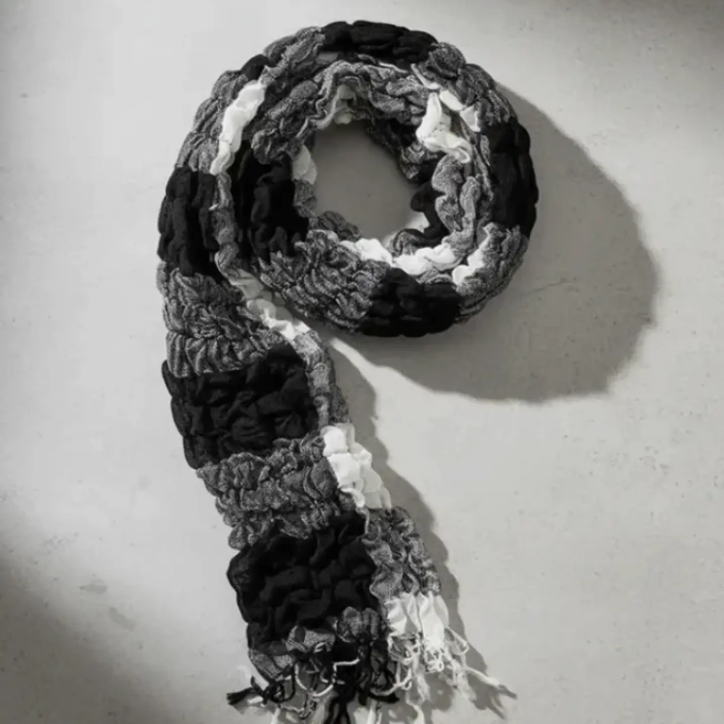 Bufanda Panuelo De Algodon Bf04  C/ Negro,gris Y Blan  1 Und 4