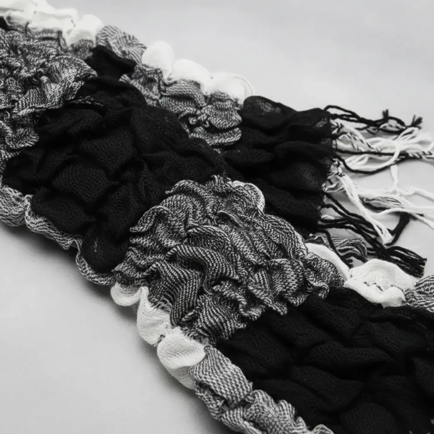 Bufanda Panuelo De Algodon Bf04  C/ Negro,gris Y Blan  1 Und 6