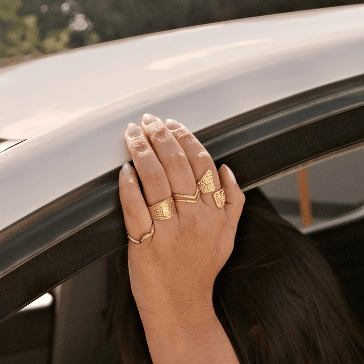 Anillo Martillado Doble Dorado  2