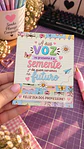 Porta-folhas Menininhas – Dia dos Professores 2026 - Thumbnail 3