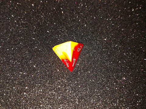 DADO 4 CARAS - CHESSEX - ROJO CON AMARILLO 
