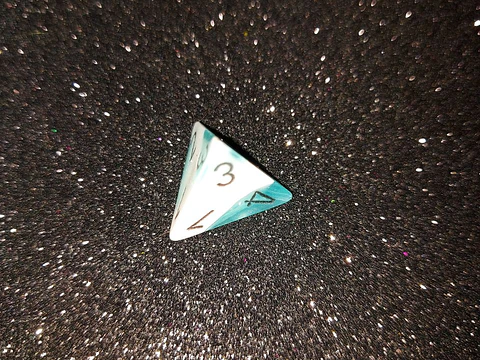 Dado 4 Caras Chessex - Azul  claro blanco 
