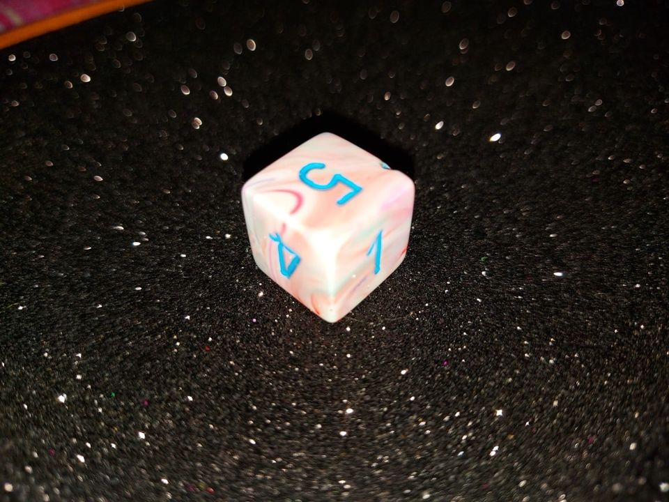 Dado 6 caras - Chessex - Rosa con Blanco 1