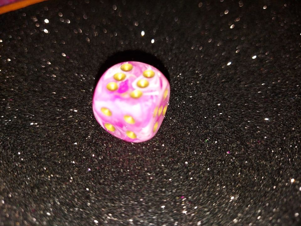 Dado 6 caras - Chessex - Rosa marmol 1