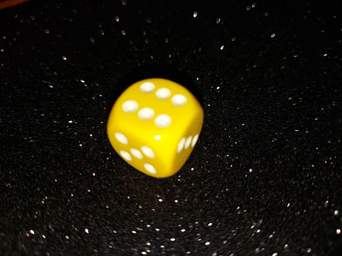 Dado 6 caras - Chessex - Amarillo Canario