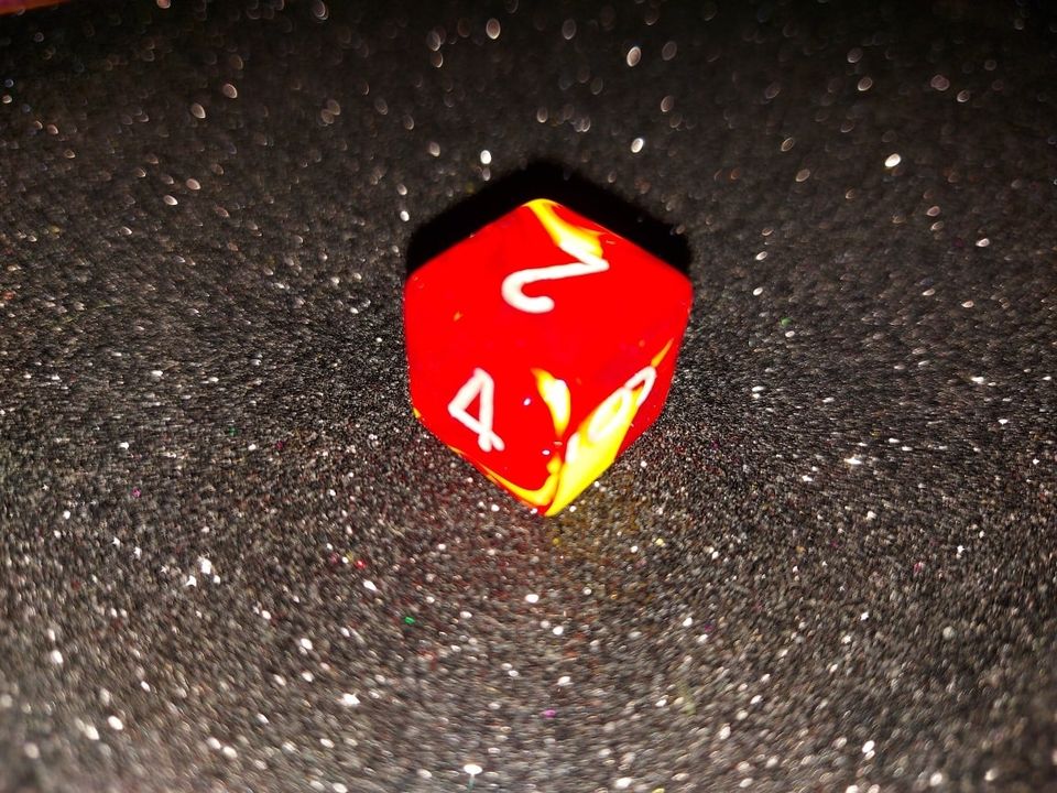 Dado 6 caras - Chessex - Rojo con Amarillo Marmol 1
