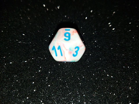Dado 12 caras - Chessex - Blanco detalles rosa