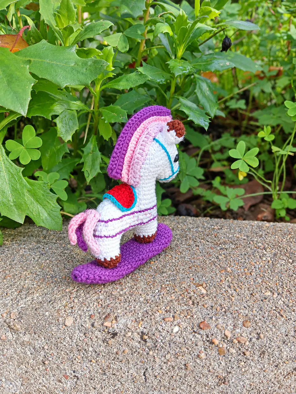Cavalinho de Carrossel em Crochet – Miniatura Artesanal 2