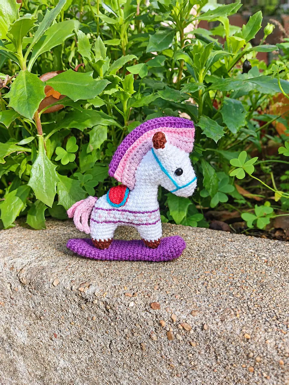 Cavalinho de Carrossel em Crochet – Miniatura Artesanal 3
