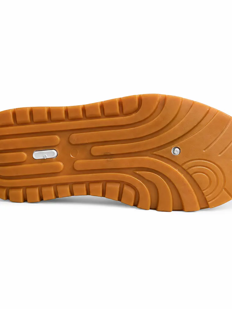 Zapatilla Urbana con Plataforma y Diseño Monograma 6