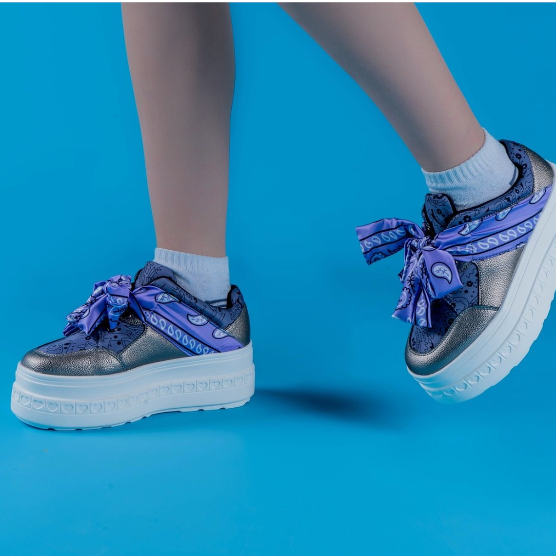 Zapatillas plataforma con pañuelo lila bandana 3