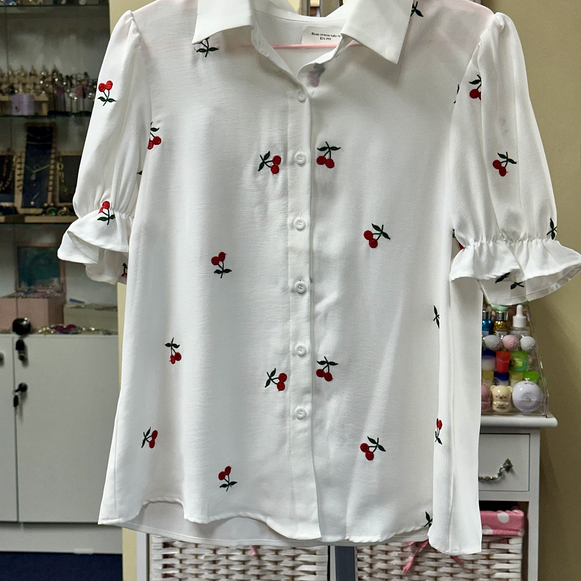 Blusa cerezas con cuello 1