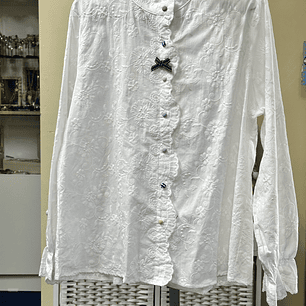 Blusa bordada y botones de colores 