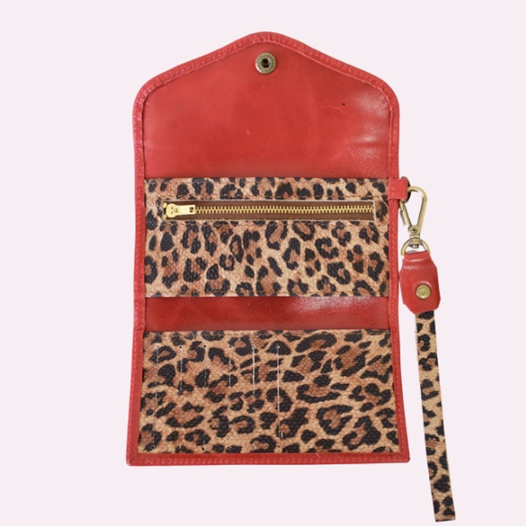 Billetera de cuero roja int animal print 2